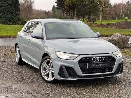 AUDI A1 1.5 TFSI 35 S line